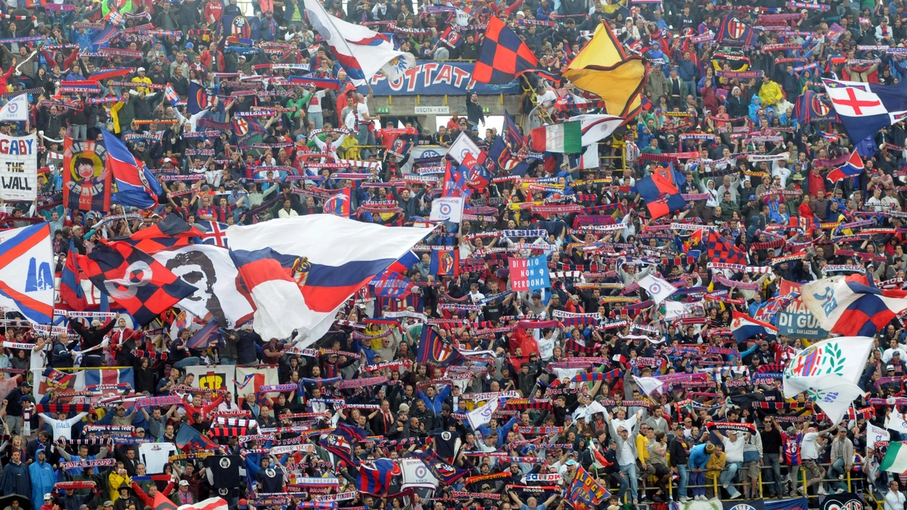 Bandiere e tifo nella curva rossoblù Bandiere e tifo nella curva rossoblù